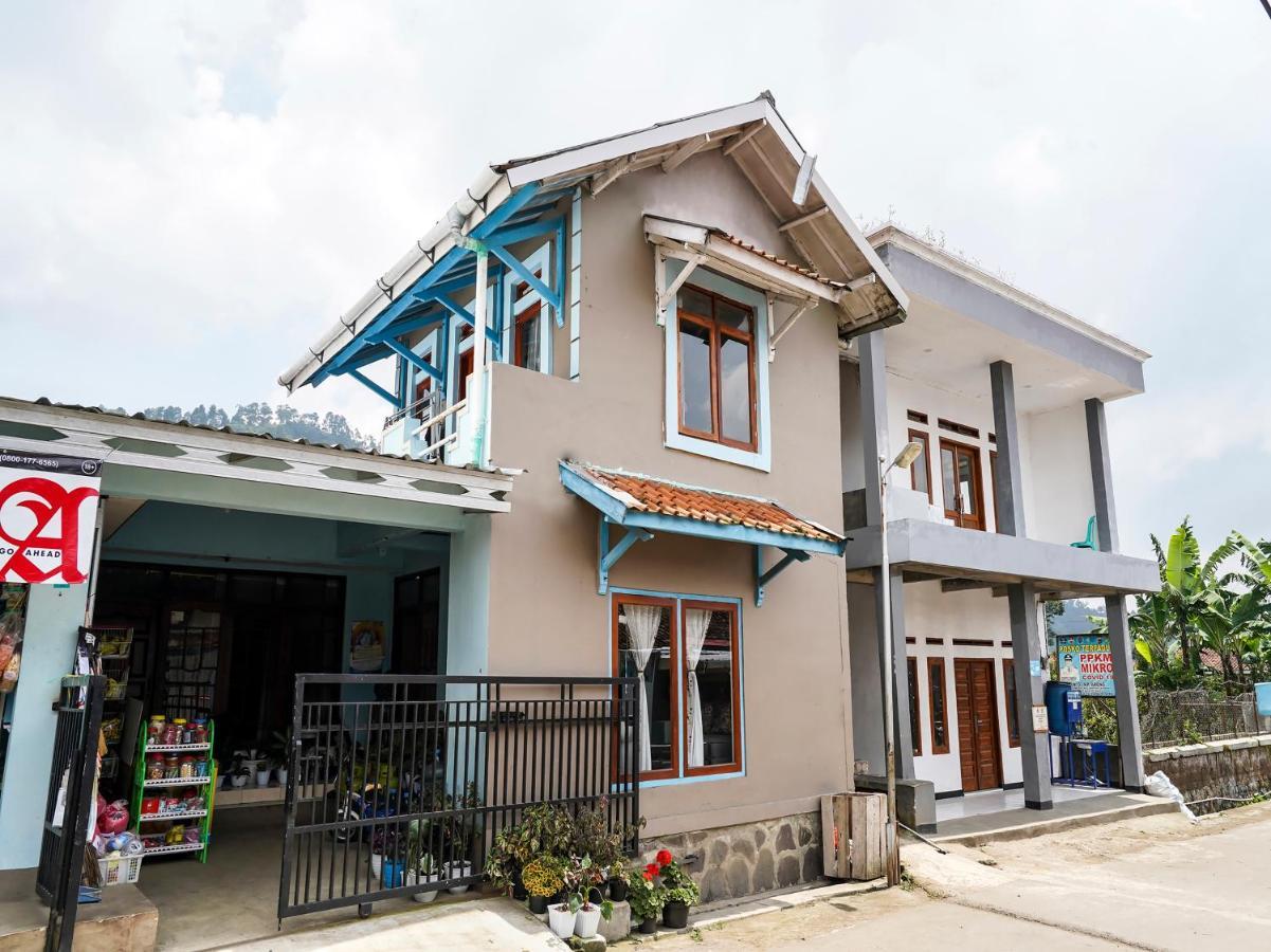 Hotel Oyo Homes 91006 Eco Tourism Desa Cibodas Areng 5 Syariah 2*
