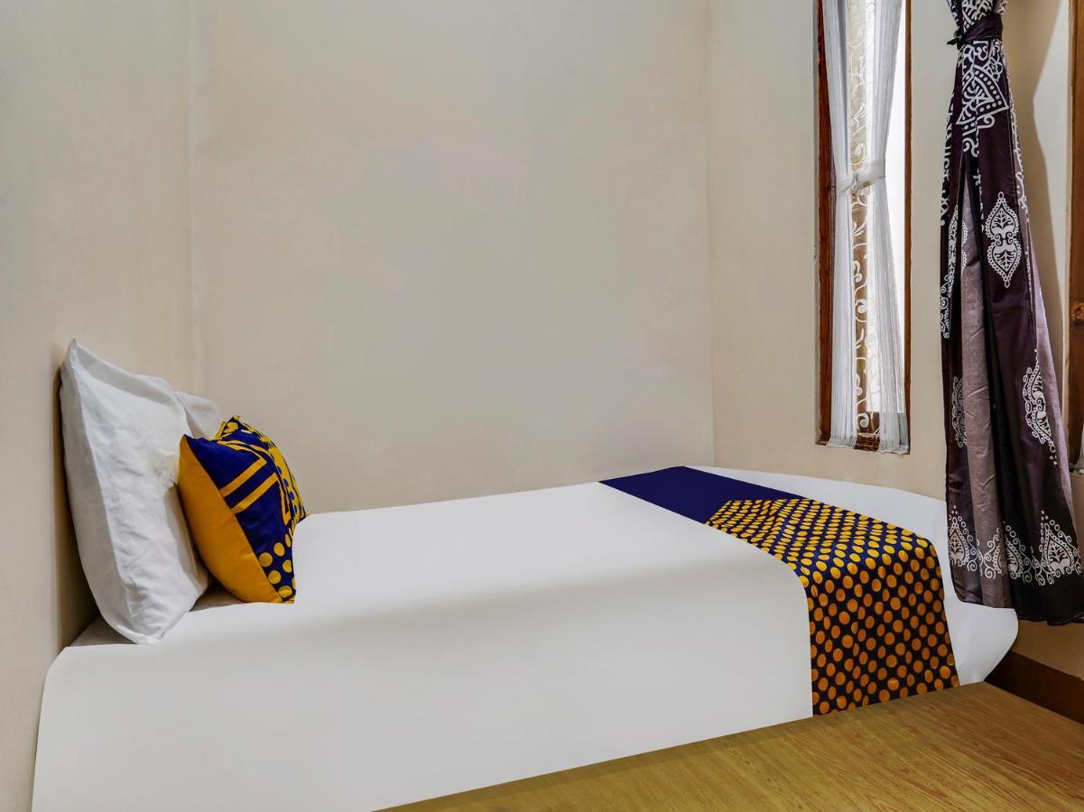 Oyo Homes 91006 Eco Tourism Desa Cibodas Areng 5 Syariah Hotel 2*