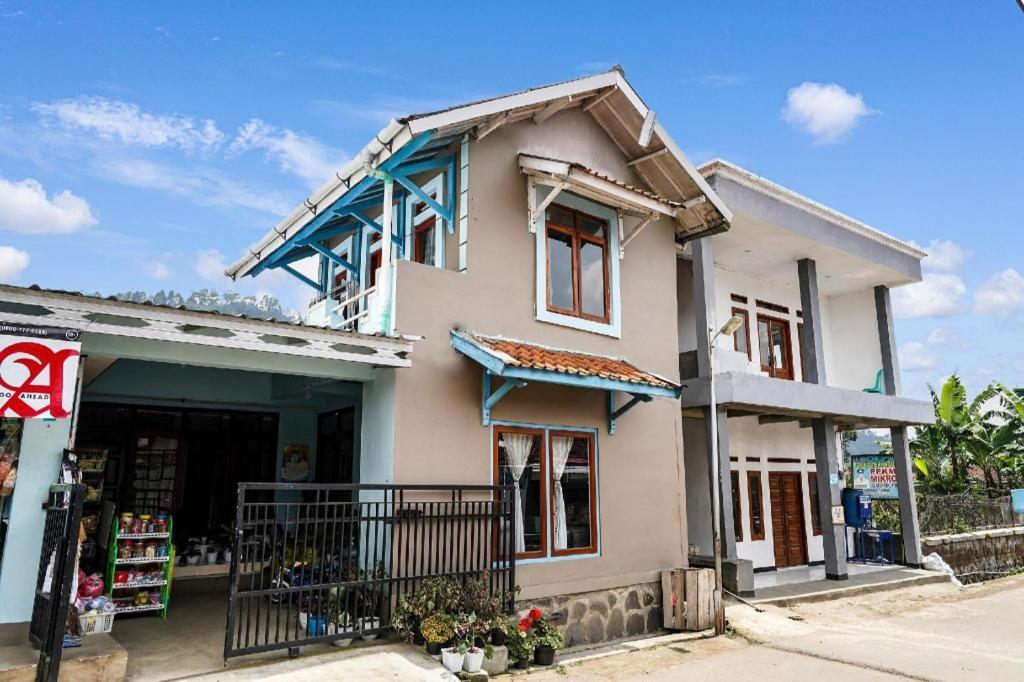 Hotel Oyo Homes 91006 Eco Tourism Desa Cibodas Areng 5 Syariah 2*
